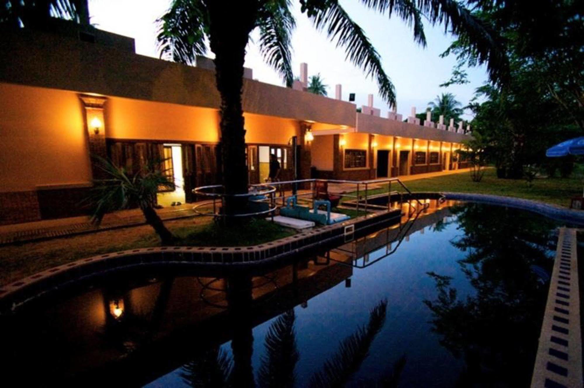 Boom Boom Beach Resort Chanthaburi Exterior photo