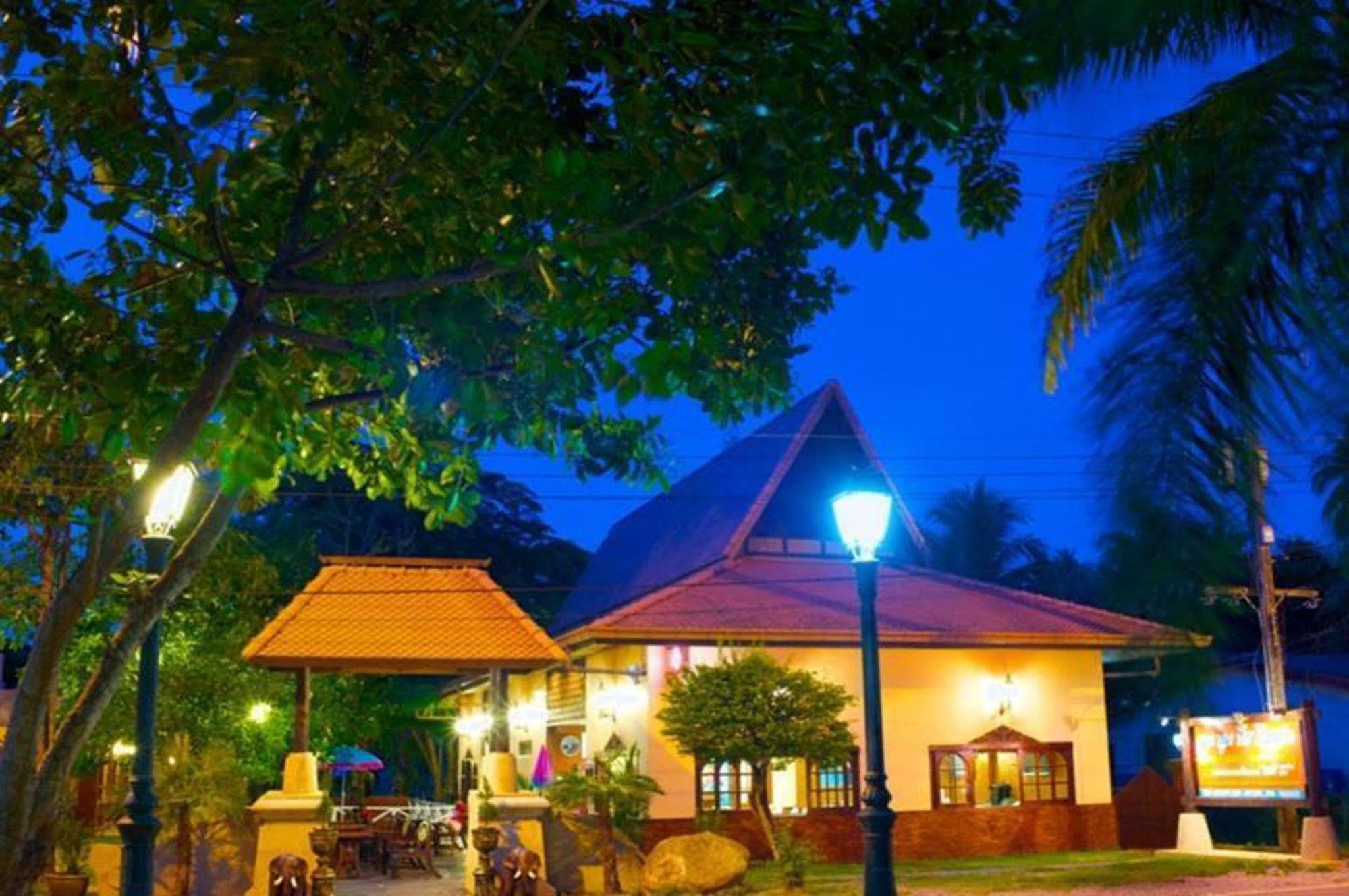 Boom Boom Beach Resort Chanthaburi Exterior photo